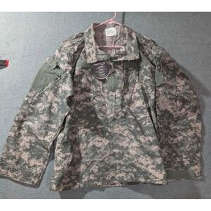 US Army ACU Combat Jacket L Regular Defender M Flame Resistant Digital Camo NWT